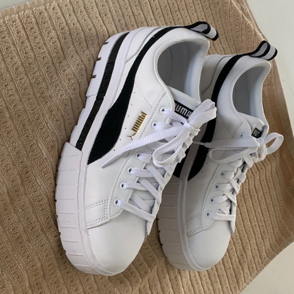 Puma Mayze white Sneakers with Black Stripes